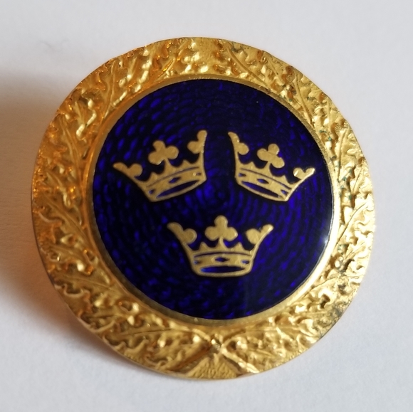 Vintage brooch Sporrong Sweden blue enamel gold tone three crown pin - Picture 3 of 16